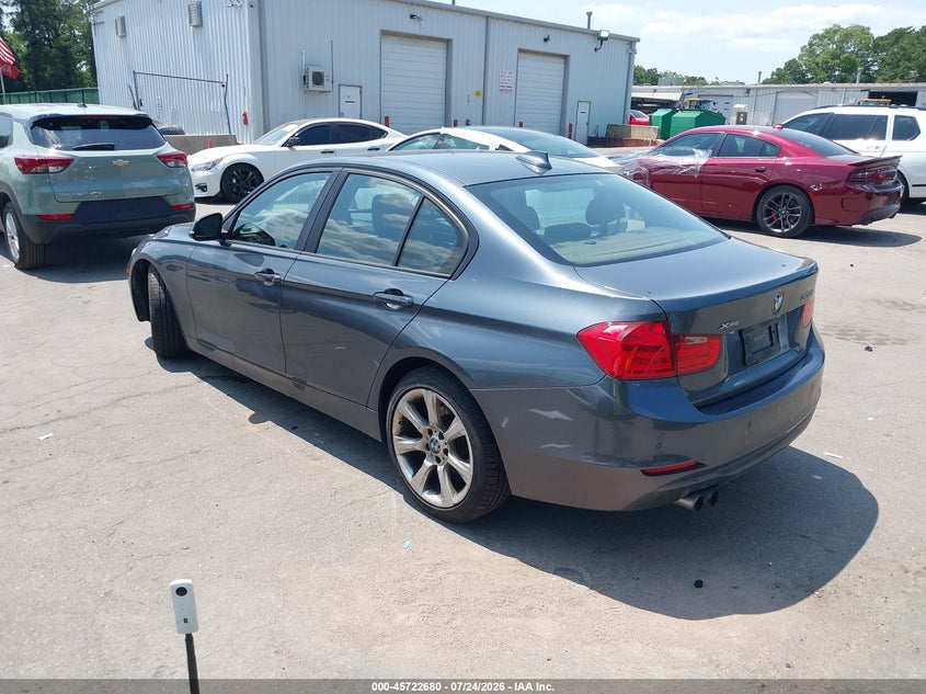 2015 BMW 3er VIN WBA3B3G50FNR87282 IAAI salvage auction — FRONT END, Wait Title, sold $1,975 on 2026-08-11 (photo 3)