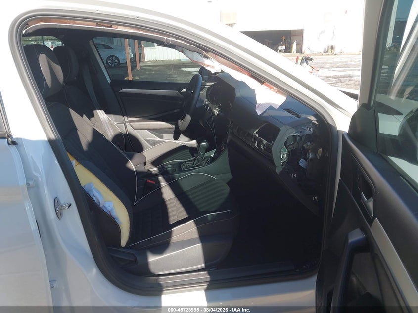 2024 Volkswagen Jetta VIN 3VWBM7BU9RM044284 IAAI salvage auction — RIGHT FRONT, Salvage Title, sold $6,600 on 2026-08-29 (photo 5)