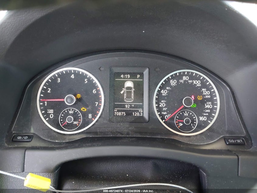 2017 Volkswagen Tiguan VIN WVGRV7AX2HW507841 IAAI salvage auction — NORMAL WEAR, Salvage Title, sold $3,050 on 2026-08-11 (photo 7)