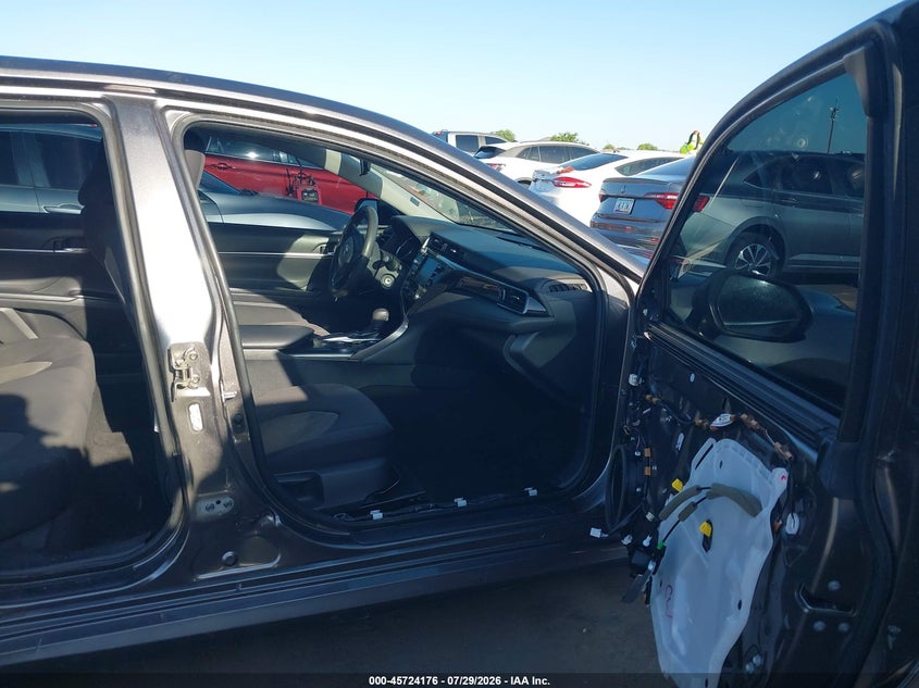 2019 Toyota Camry VIN 4T1B11HK9KU785434 IAAI salvage auction — RIGHT SIDE, Salvage Title, sold $5,300 on 2026-08-03 (photo 5)
