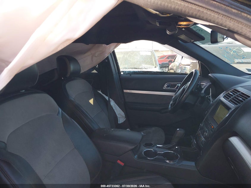 2017 Ford Explorer VIN 1FM5K7D86HGD12833 IAAI salvage auction — SIDE, Salvage Title, sold $2,750 on 2026-08-21 (photo 5)