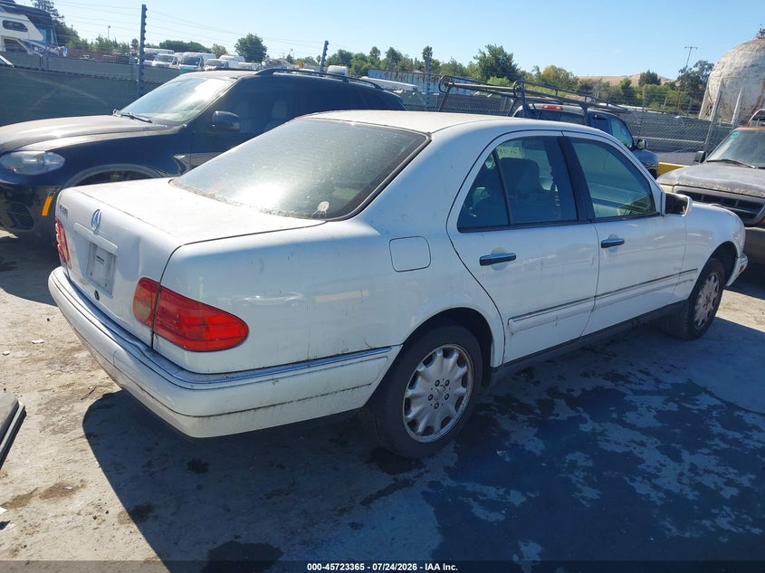 1998 Mercedes-benz E-klasse VIN WDBJF65F6WA657129 IAAI salvage auction — NORMAL WEAR, Clear - Dealer Only (California), sold $200 on 2026-07-30 (photo 4)
