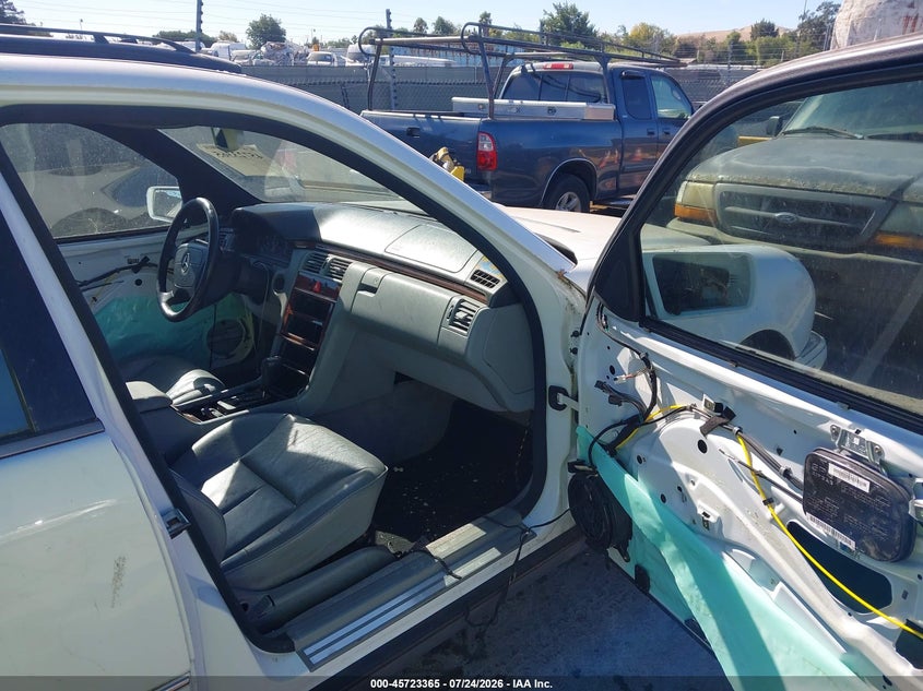 1998 Mercedes-benz E-klasse VIN WDBJF65F6WA657129 IAAI salvage auction — NORMAL WEAR, Clear - Dealer Only (California), sold $200 on 2026-07-30 (photo 5)
