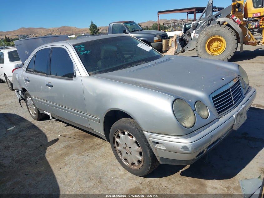 1999 Mercedes-benz E-klasse VIN WDBJF65H2XA885762 IAAI salvage auction — NORMAL WEAR, Salvage Title - Dealer (California), sold $275 on 2026-07-30 (photo 1)