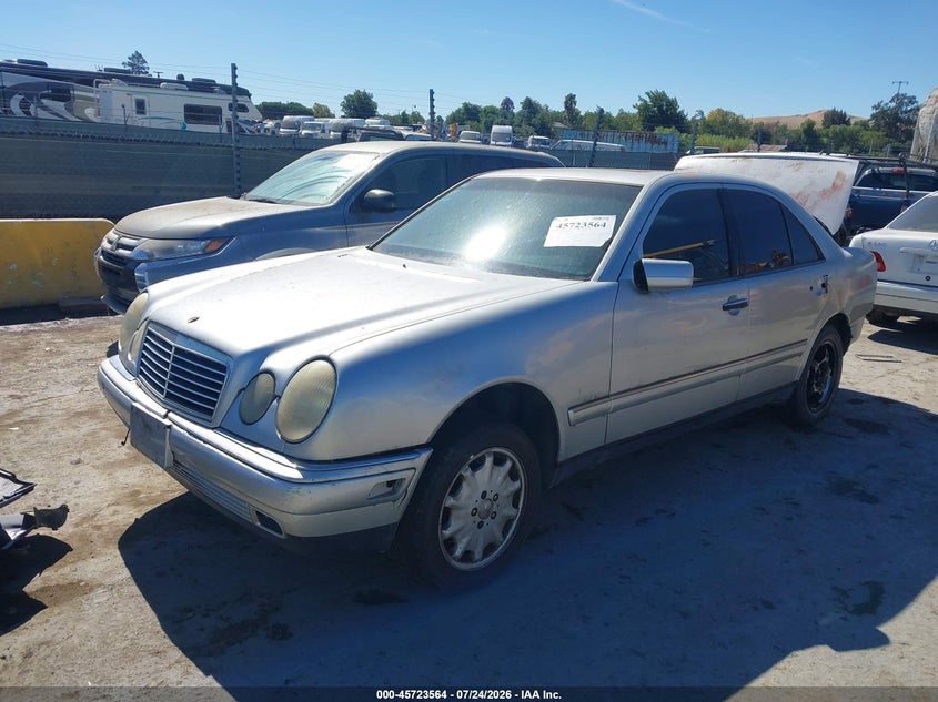 1999 Mercedes-benz E-klasse VIN WDBJF65H2XA885762 IAAI salvage auction — NORMAL WEAR, Salvage Title - Dealer (California), sold $275 on 2026-07-30 (photo 2)