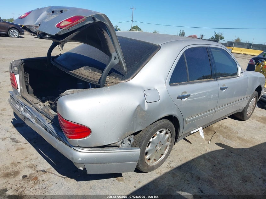 1999 Mercedes-benz E-klasse VIN WDBJF65H2XA885762 IAAI salvage auction — NORMAL WEAR, Salvage Title - Dealer (California), sold $275 on 2026-07-30 (photo 4)