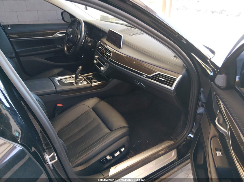 2020 BMW 7er VIN WBA7T4C05LCD40448 IAAI salvage auction — RIGHT FRONT, Salvage Title, sold $19,600 on 2026-09-23 (photo 5)