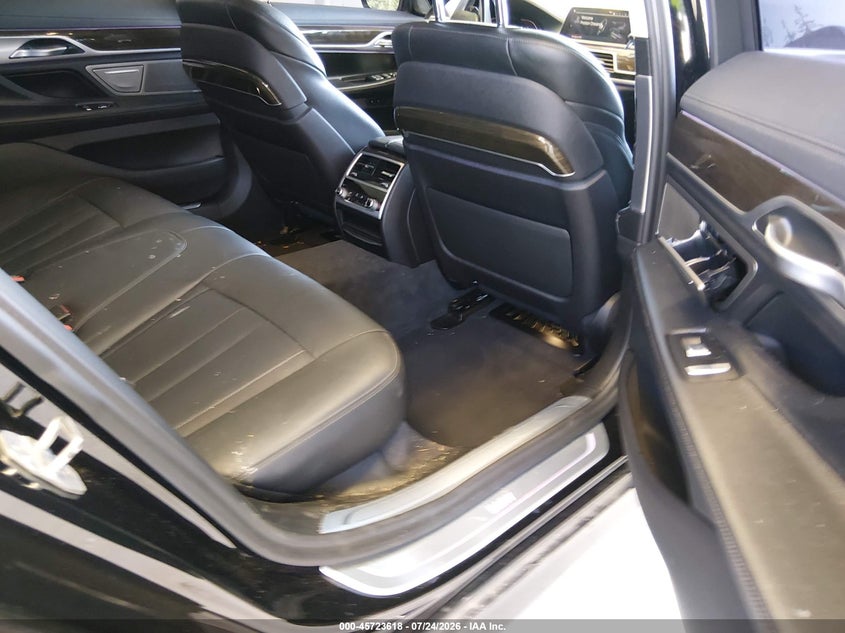 2020 BMW 7er VIN WBA7T4C05LCD40448 IAAI salvage auction — RIGHT FRONT, Salvage Title, sold $19,600 on 2026-09-23 (photo 8)