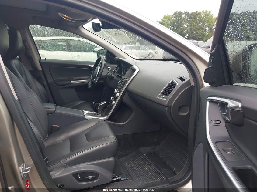 2016 Volvo Xc60 VIN YV449MDK3G2822250 IAAI salvage auction — NORMAL WEAR, Wait Title, sold $425 on 2026-08-12 (photo 5)