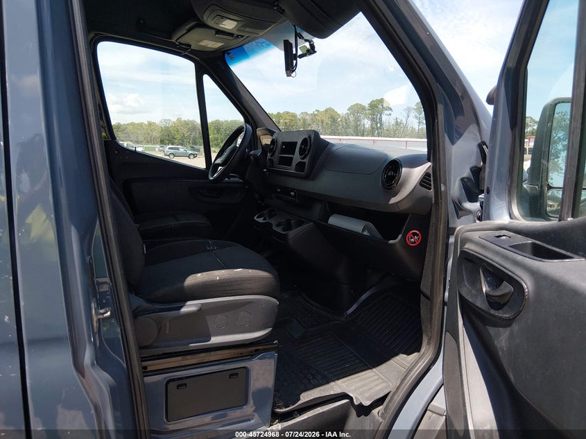 2019 Mercedes-benz Sprinter VIN WD4PF1CD0KP151762 IAAI salvage auction — FRONT END, Clear (Florida), sold $3,250 on 2026-07-28 (photo 5)