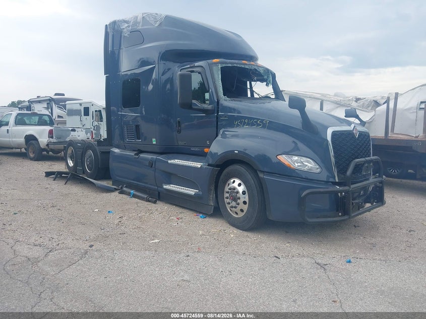 2025 International Lt VIN 3HSDZAPR4SN336303 — IAAI salvage auction photo