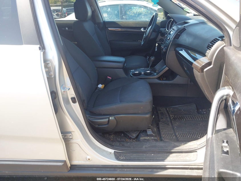 2013 Kia Sorento VIN 5XYKT4A21DG322833 IAAI salvage auction — NORMAL WEAR, Clear (Massachusetts), sold $1,000 on 2026-07-31 (photo 5)