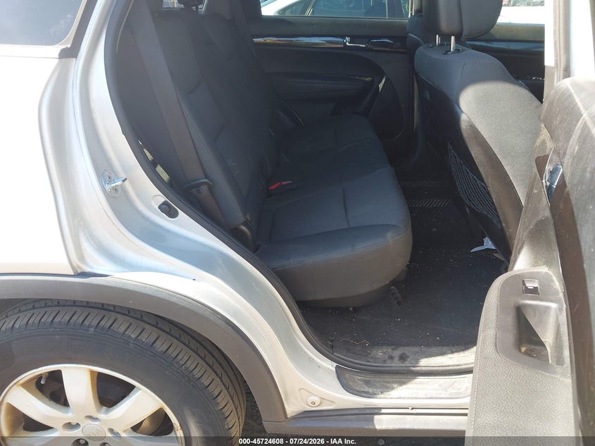 2013 Kia Sorento VIN 5XYKT4A21DG322833 IAAI salvage auction — NORMAL WEAR, Clear (Massachusetts), sold $1,000 on 2026-07-31 (photo 8)