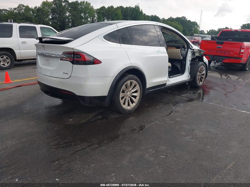 2018 Tesla Model x VIN 5YJXCDE20JF141306 IAAI salvage auction — LEFT & RIGHT, Clear (Georgia), sold $16,100 on 2026-08-19 (photo 4)