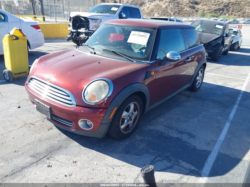 2008 Mini Hardtop VIN WMWMF33558TT63345 IAAI salvage auction — RIGHT FRONT, Salvage (California), sold $500 on 2026-08-12 (photo 2)