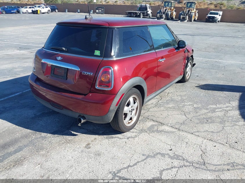 2008 Mini Hardtop VIN WMWMF33558TT63345 IAAI salvage auction — RIGHT FRONT, Salvage (California), sold $500 on 2026-08-12 (photo 4)