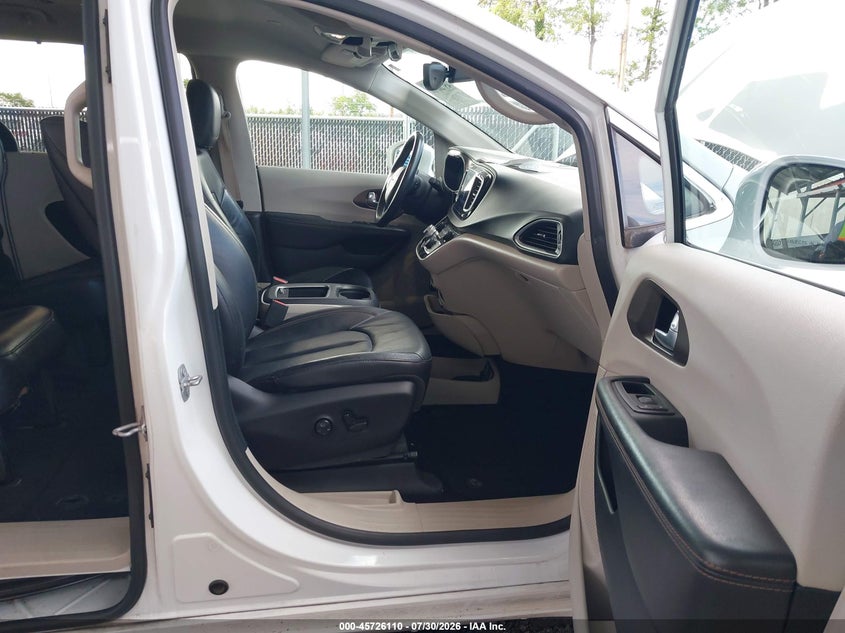 2017 Chrysler Pacifica VIN 2C4RC1EGXHR703536 IAAI salvage auction — SIDE, Salvage (Delaware), sold $2,600 on 2026-08-26 (photo 5)