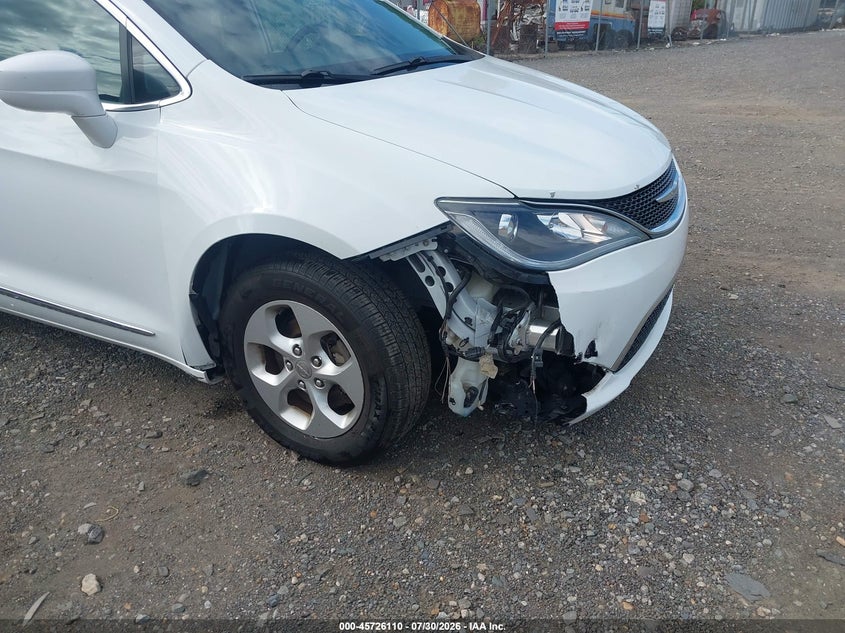 2017 Chrysler Pacifica VIN 2C4RC1EGXHR703536 IAAI salvage auction — SIDE, Salvage (Delaware), sold $2,600 on 2026-08-26 (photo 6)