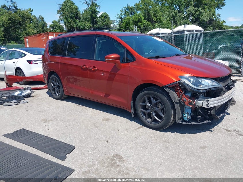 2018 Chrysler Pacifica VIN 2C4RC1GG2JR171637 — IAAI salvage auction photo