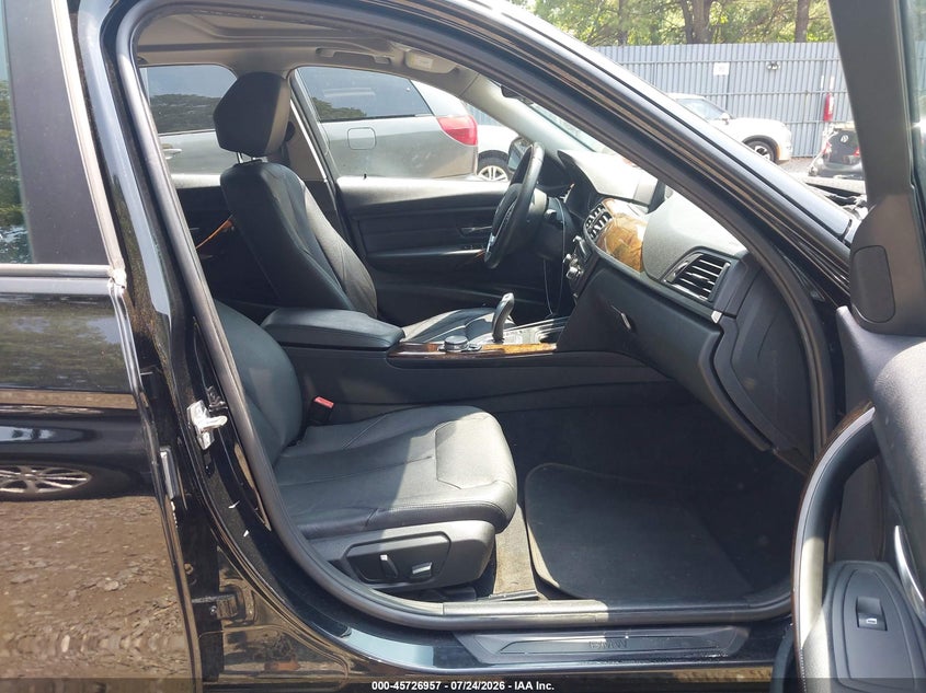 2015 BMW 3 series VIN WBA3B5C52FF960029 IAAI salvage auction — NORMAL WEAR, Clear (New Jersey), sold $1,500 on 2026-08-12 (photo 5)
