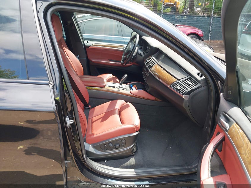 2014 BMW X6 VIN 5UXFG2C55E0H10562 IAAI salvage auction — NORMAL WEAR, Salvage Title, sold $25 on 2026-07-30 (photo 5)