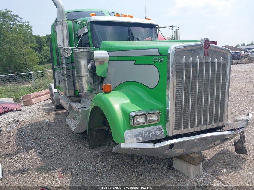 2021 Kenworth W900 VIN 1XKWD49X4MR453744 — IAAI salvage auction photo