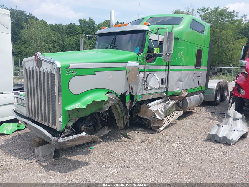 2021 Kenworth W900 VIN 1XKWD49X4MR453744 IAAI salvage auction — SIDE, Salvage (Ohio), sold $22,500 on 2026-08-19 (photo 2)