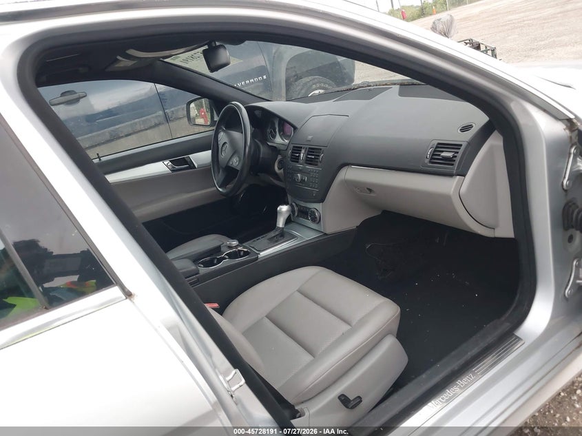 2008 Mercedes-benz C class VIN WDDGF81X38F091559 IAAI salvage auction — RIGHT SIDE, Clear (Wisconsin), sold $525 on 2026-08-04 (photo 5)