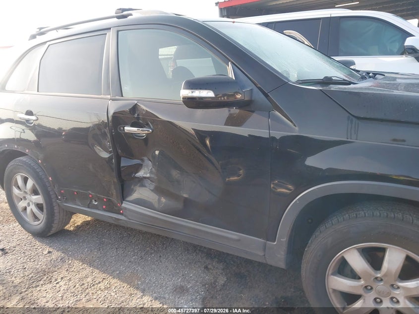 2012 Kia Sorento VIN 5XYKT3A60CG263883 IAAI salvage auction — SIDE, Wait Title, sold $650 on 2026-08-30 (photo 6)