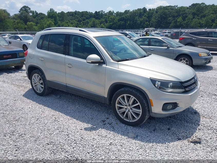 2013 Volkswagen Tiguan VIN WVGAV7AX6DW547203 IAAI salvage auction — NORMAL WEAR, Salvage Title, sold $375 on 2026-08-06 (photo 1)