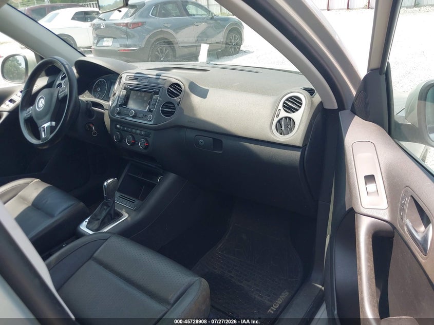 2013 Volkswagen Tiguan VIN WVGAV7AX6DW547203 IAAI salvage auction — NORMAL WEAR, Salvage Title, sold $375 on 2026-08-06 (photo 5)