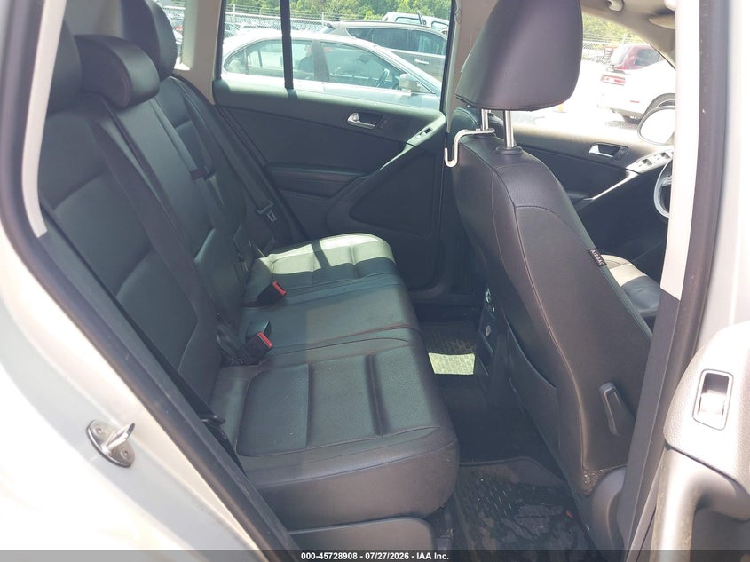 2013 Volkswagen Tiguan VIN WVGAV7AX6DW547203 IAAI salvage auction — NORMAL WEAR, Salvage Title, sold $375 on 2026-08-06 (photo 8)