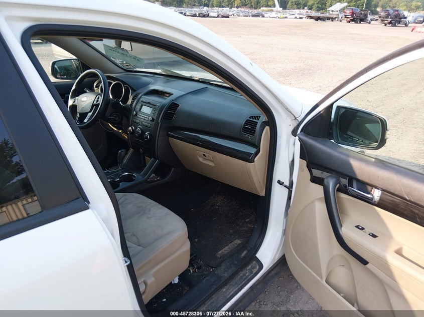 2011 Kia Sorento VIN 5XYKTCA16BG019948 IAAI salvage auction — NORMAL WEAR, Clear (Pennsylvania), sold $875 on 2026-07-28 (photo 5)