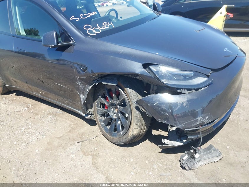 2024 Tesla Model y VIN 7SAYGDEE0RF025931 IAAI salvage auction — RIGHT FRONT, Salvage (California), sold $10,100 on 2026-09-10 (photo 6)