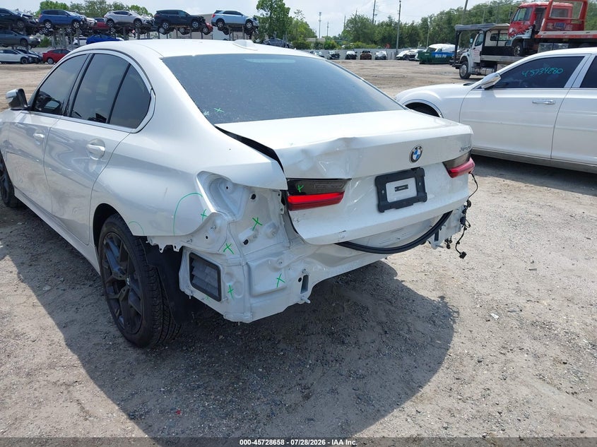 2025 BMW 3er VIN 3MW69CW04S8F76026 IAAI salvage auction — REAR END, Wait Title, sold $21,300 on 2026-08-29 (photo 6)