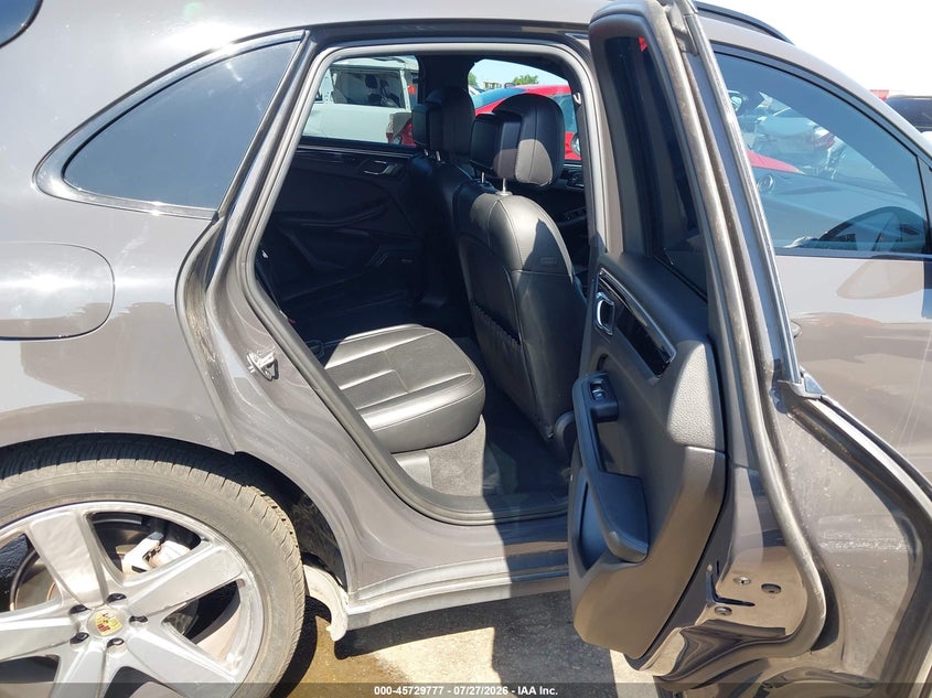 2018 Porsche Macan VIN WP1AB2A53JLB30826 IAAI salvage auction — SIDE, Wait Title, sold $10,100 on 2026-08-08 (photo 8)