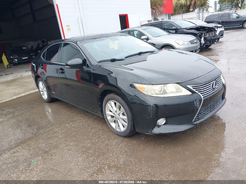 2013 Lexus ES VIN JTHBW1GGXD2023911 IAAI salvage auction — WATER/FLOOD, Rebuildable (Florida), sold $3,200 on 2026-10-05 (photo 1)