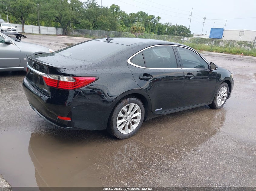 2013 Lexus ES VIN JTHBW1GGXD2023911 IAAI salvage auction — WATER/FLOOD, Rebuildable (Florida), sold $3,200 on 2026-10-05 (photo 4)