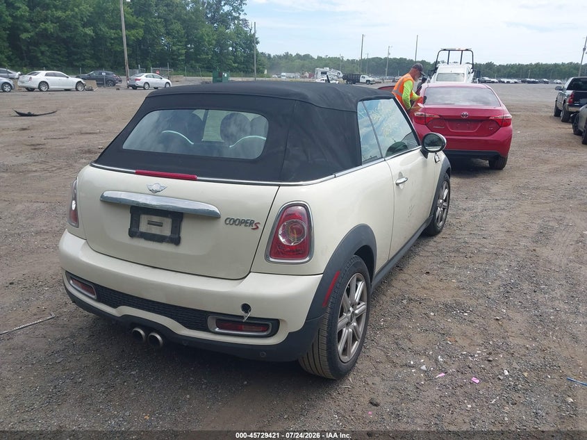 2014 Mini Convertible VIN WMWZP3C59ET298272 IAAI salvage auction — NORMAL WEAR, Salvage Title, sold $300 on 2026-08-12 (photo 4)