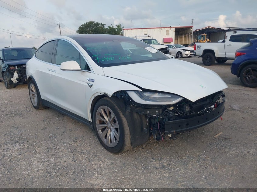 2017 Tesla Model x VIN 5YJXCDE28HF068325 — IAAI salvage auction photo