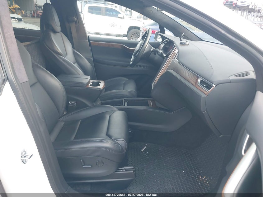 2017 Tesla Model x VIN 5YJXCDE28HF068325 IAAI salvage auction — FRONT & REAR, Rebuildable (Florida), sold $8,550 on 2026-08-20 (photo 5)