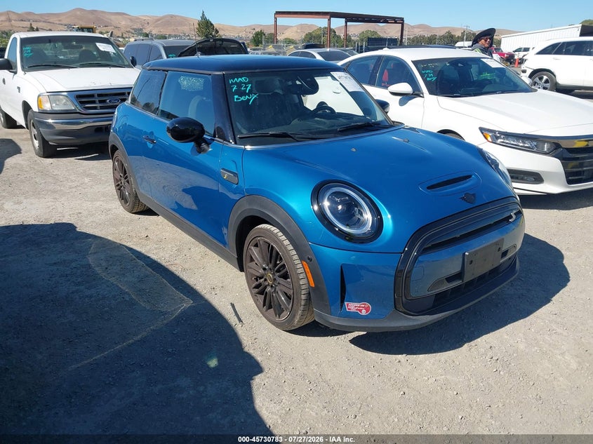 2024 Mini Hard top VIN WMW13DJ08R2V12296 IAAI salvage auction — LEFT & RIGHT, Salvage (California), sold $25 on 2026-08-10 (photo 1)