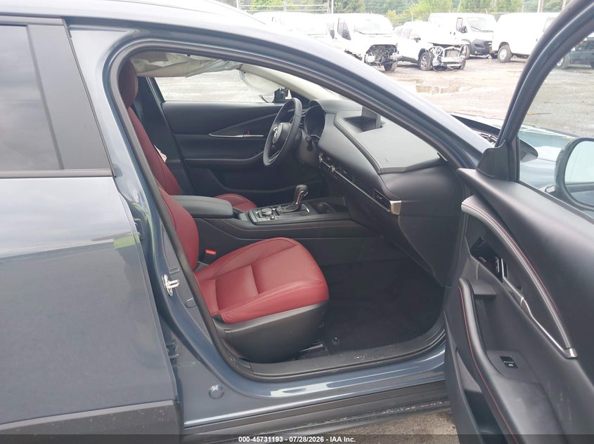 2026 Mazda Cx-30 VIN 3MVDMBCL0TM147216 IAAI salvage auction — SIDE, Salvage Title, sold $9,200 on 2026-08-29 (photo 5)
