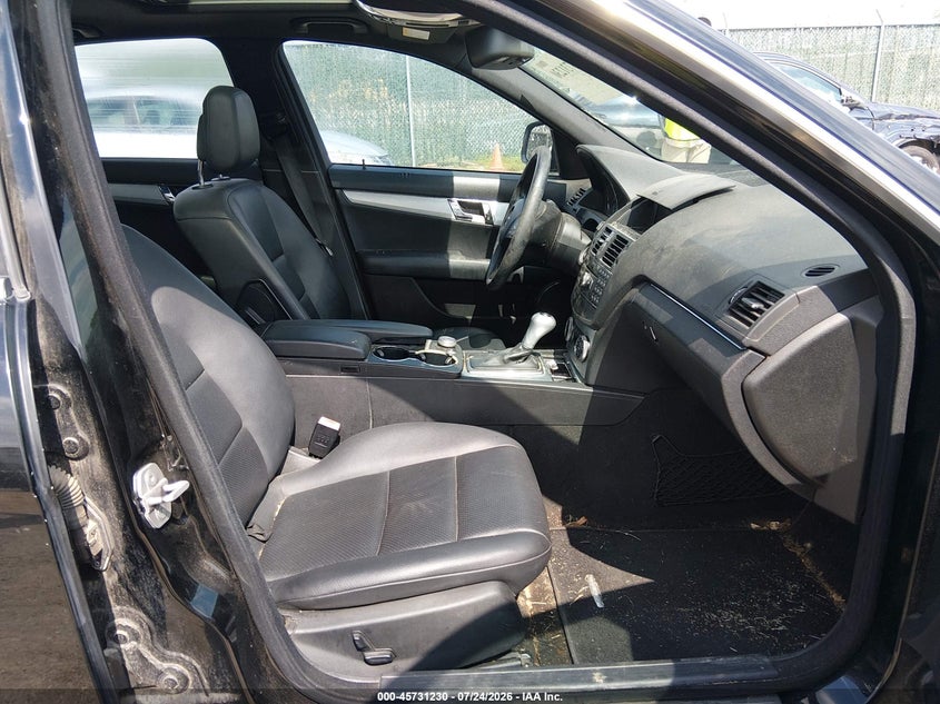 2009 Mercedes-benz C class VIN WDDGF54X29R063634 IAAI salvage auction — NORMAL WEAR, Clear (Kansas), sold $325 on 2026-07-31 (photo 5)