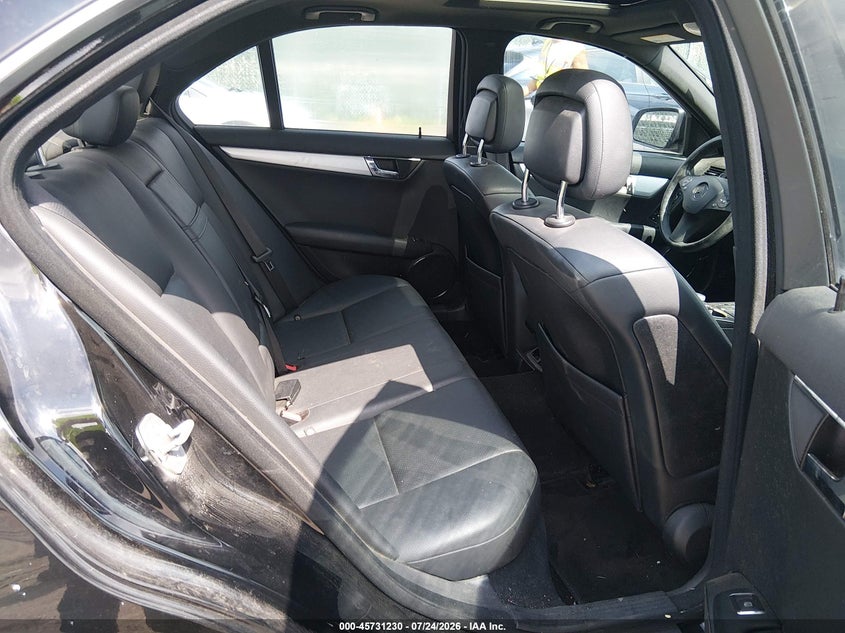 2009 Mercedes-benz C class VIN WDDGF54X29R063634 IAAI salvage auction — NORMAL WEAR, Clear (Kansas), sold $325 on 2026-07-31 (photo 8)