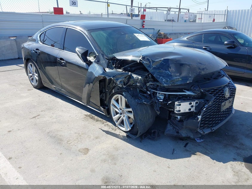 2021 Lexus Is VIN JTHCA1D22M5114858 IAAI salvage auction — RIGHT FRONT, Wait Title, sold $6,000 on 2026-09-04 (photo 1)