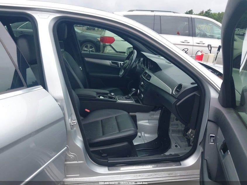 2014 Mercedes-benz C-klasse VIN WDDGF8AB2EG231854 IAAI salvage auction — RIGHT FRONT, Clear (Massachusetts), sold $2,100 on 2026-08-07 (photo 5)