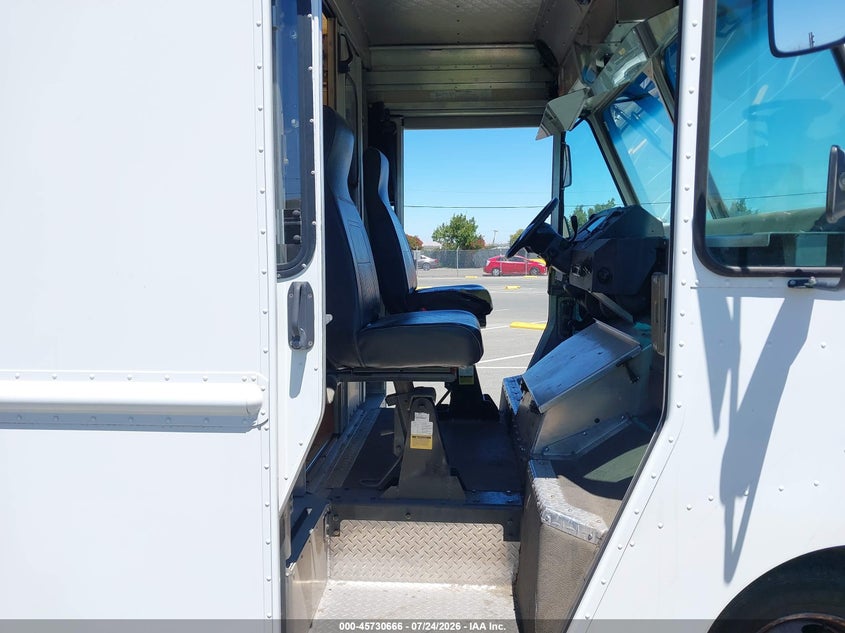 2016 Ford E-350 VIN 1FC3E3KSXGDC55367 IAAI salvage auction — NORMAL WEAR, SF97 (California), sold $17,200 on 2026-08-27 (photo 5)