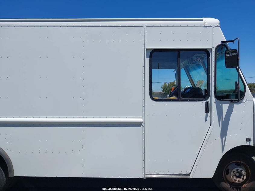 2016 Ford E-350 VIN 1FC3E3KSXGDC55367 IAAI salvage auction — NORMAL WEAR, SF97 (California), sold $17,200 on 2026-08-27 (photo 8)