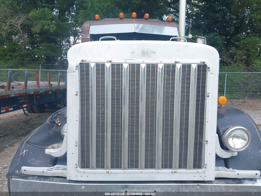 2001 Peterbilt 379 VIN 1XP5DB9X01N562151 IAAI salvage auction — SIDE, Clear (Tennessee), sold $12,500 on 2026-09-01 (photo 9)
